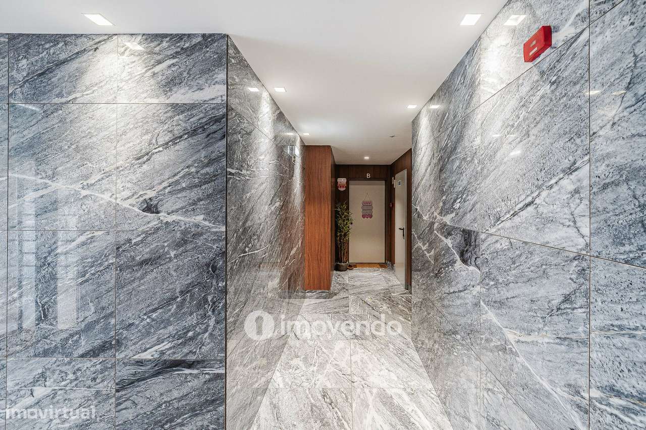 Apartamento T2, com estacionamento e cozinha equipada, na Amadora-47