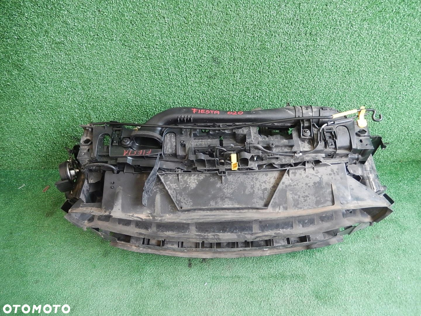 PAS PRZÓD CHŁODNICE FORD FIESTA MK8 2020 1.1 BENZYNA - 2