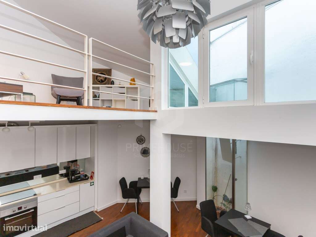 Predio no centro historico do seixal-24