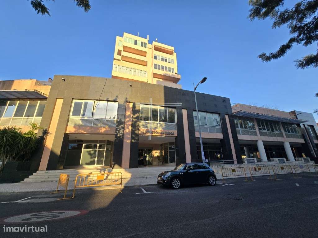 Apartamento T1, com varanda e parqueamento - Avenidas Novas-16