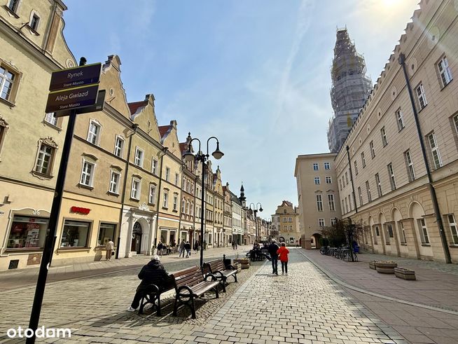Czteropokojowe mieszkanie z widokiem na Ratusz-0