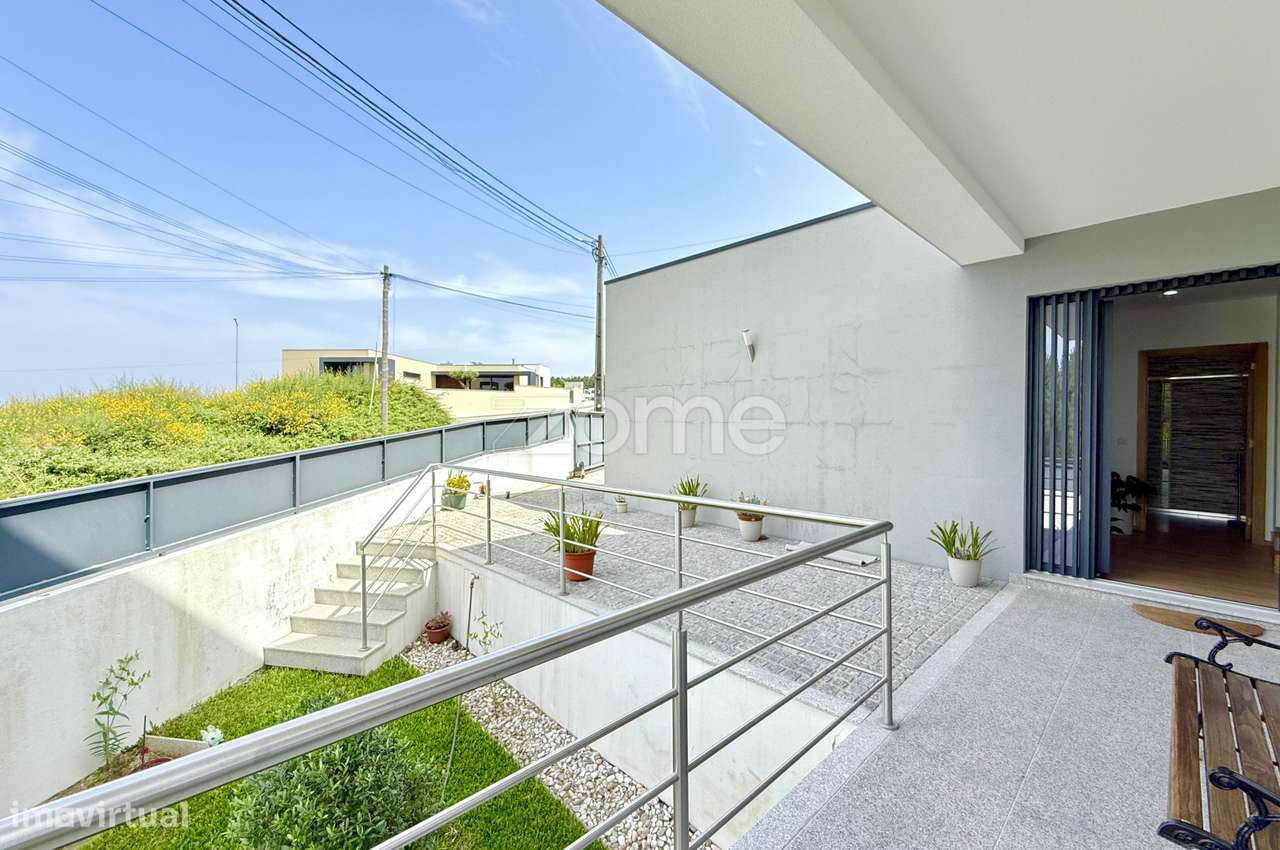 Moradia T4 Moderna com Terraço e Garagem – São Mamede de Este, Brag... - Grande imagem: 4/47