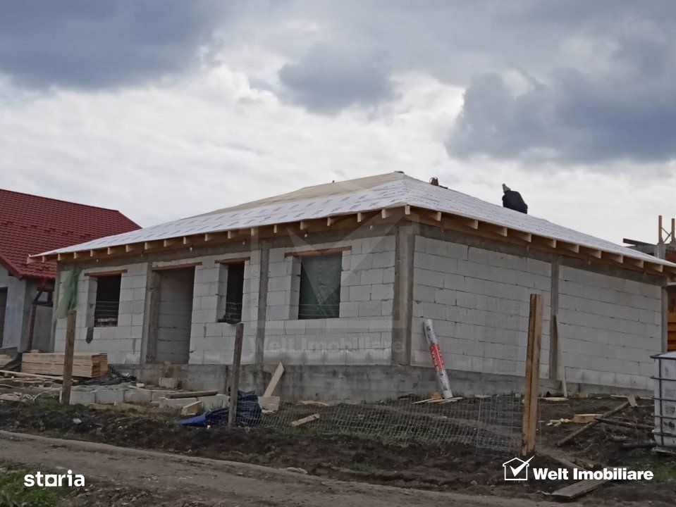 Casa pe un nivel, la rosu in Chinteni, 2 dormitoare, 500 mp curte