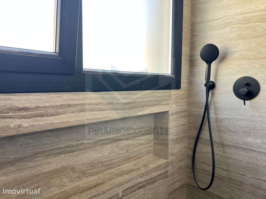 Ampla Moradia T4 em Azeitão: 72m² Open Space, 3 Suítes-18