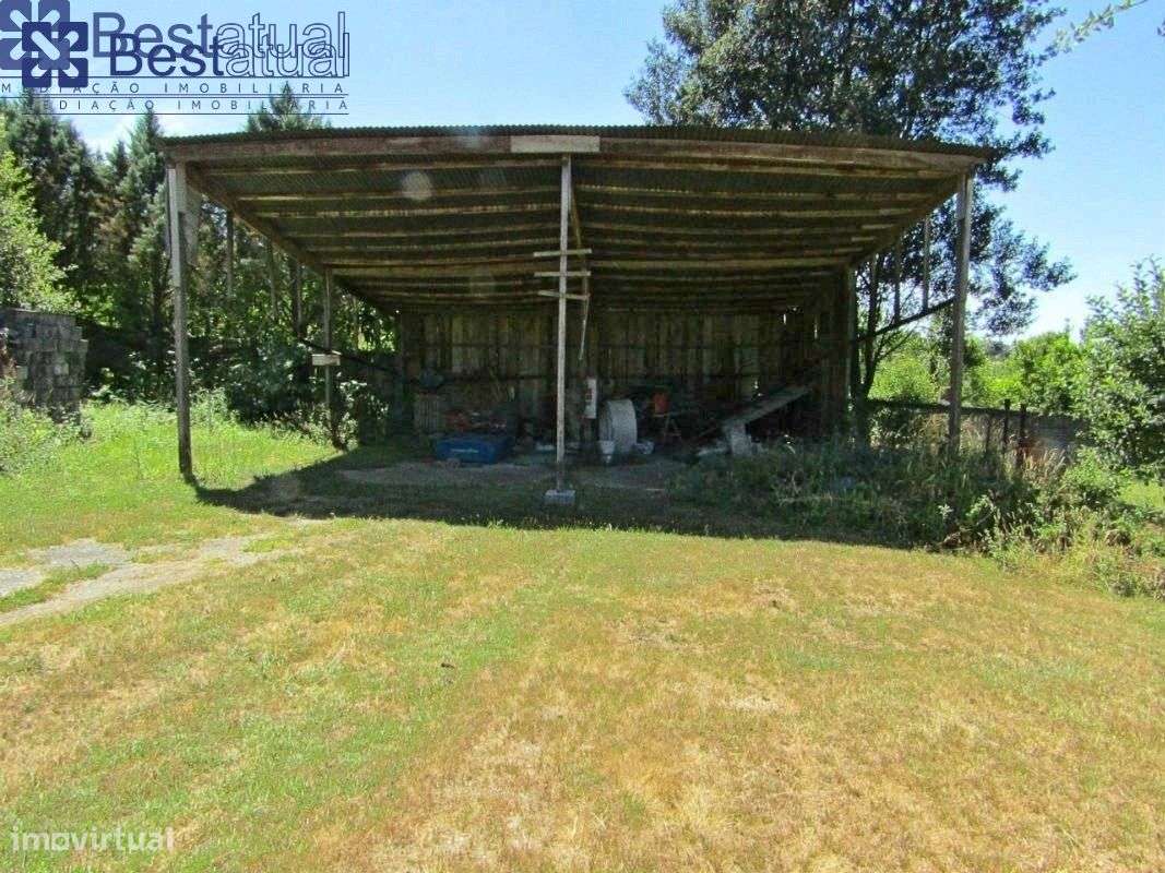 Terreno 4000 m2-c/1500 m2 de área p/construção Moradias-A 3 Min. do-16