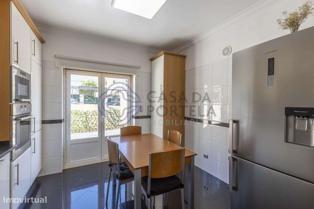 Moradia  T-4 com piscina em Penedo, á 15 minutos de Cascais - Grande imagem: 2/27