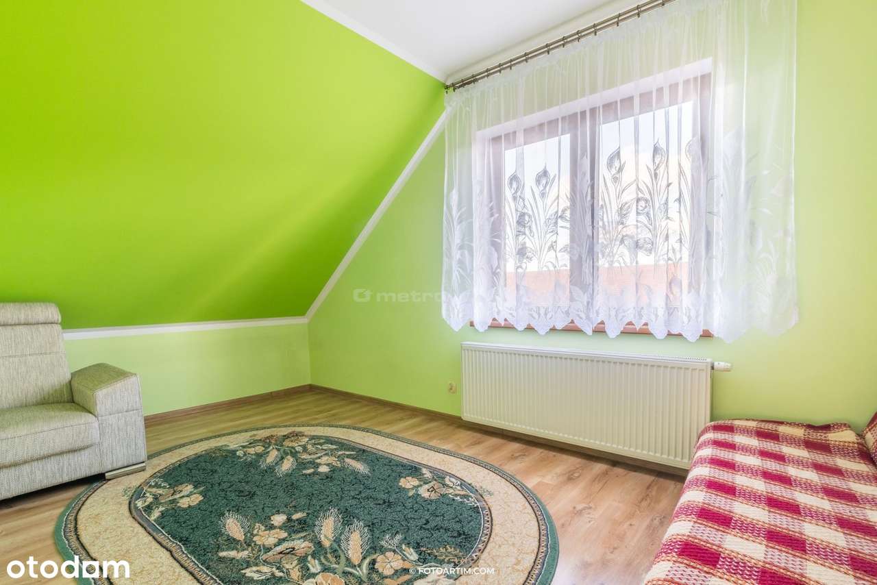 Komfortowy dom położony na obrzeżach miasta.-9