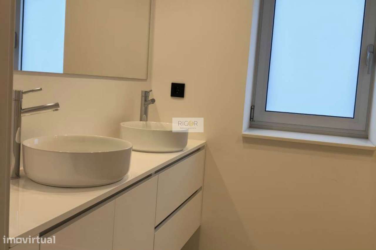 Apartamento T3 em Matosinhos, junto ao metro, pronto a habitar.-23