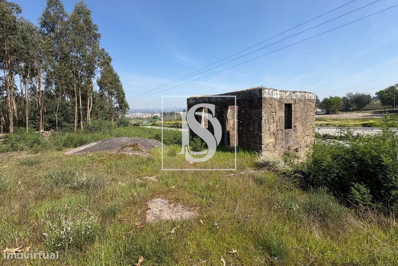 Terreno de 6.980m2 com ruína em Tondela - Grande imagem: 2/17