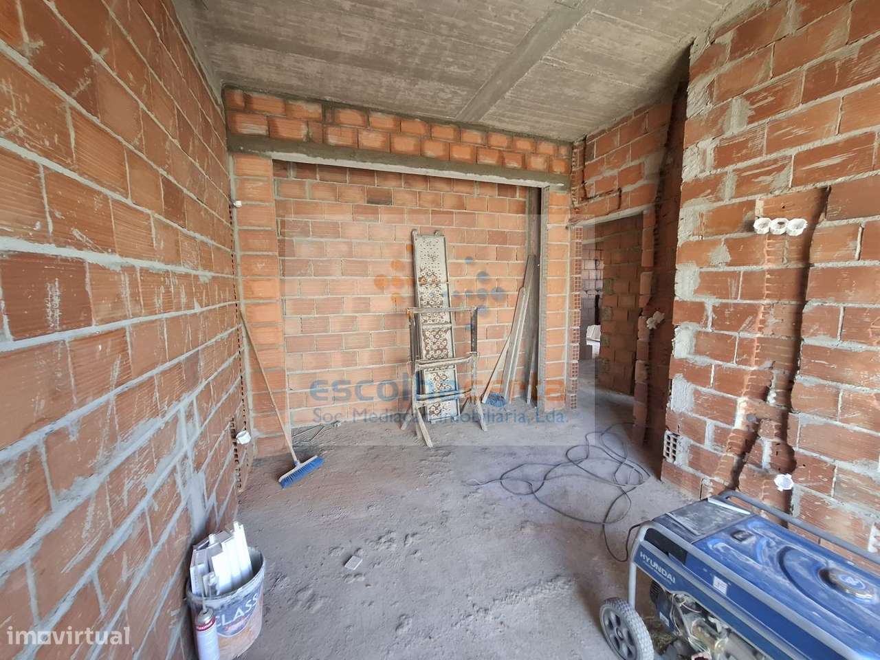 MORADIA TÉRREA T4 ISOLADA EM CONSTRUÇÃO - FERNÃO FERRO-17