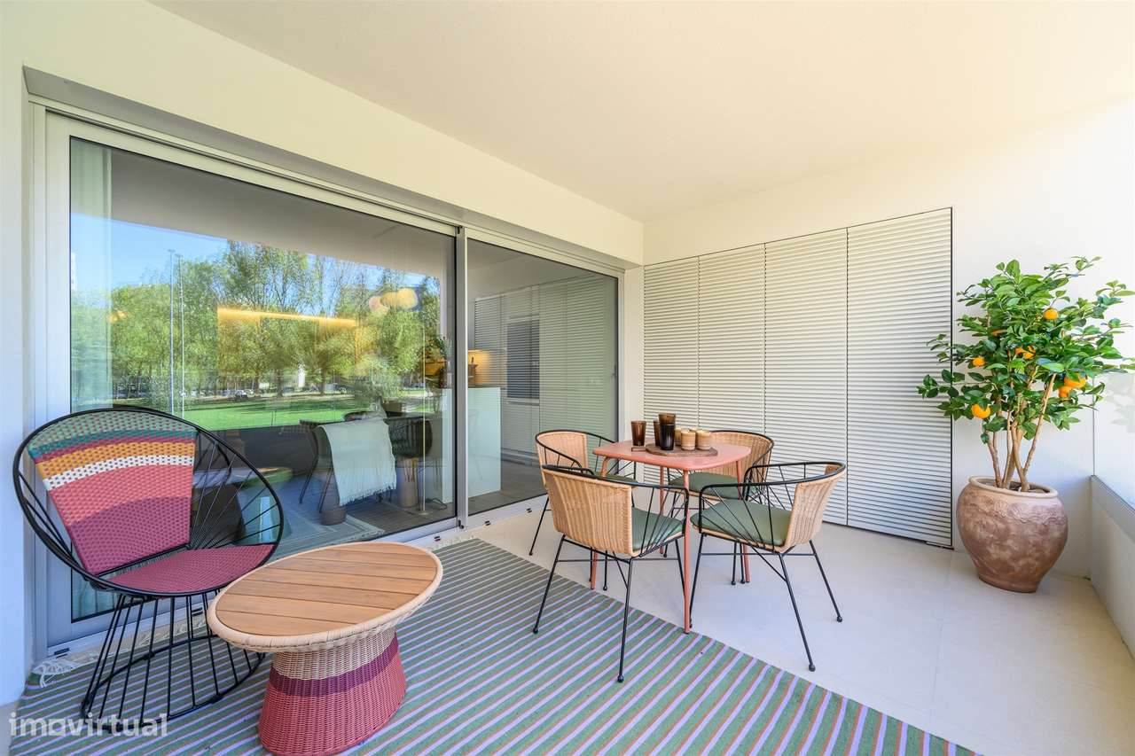 Apartamento T2 no 8.º Andar c/ Varanda Sul/Poente, Garagem e Arrumo em - Grande imagem: 4/27