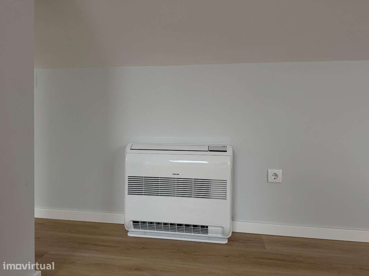 Apartamento T3 novo com estacionamento no centro de Carcavelos-47