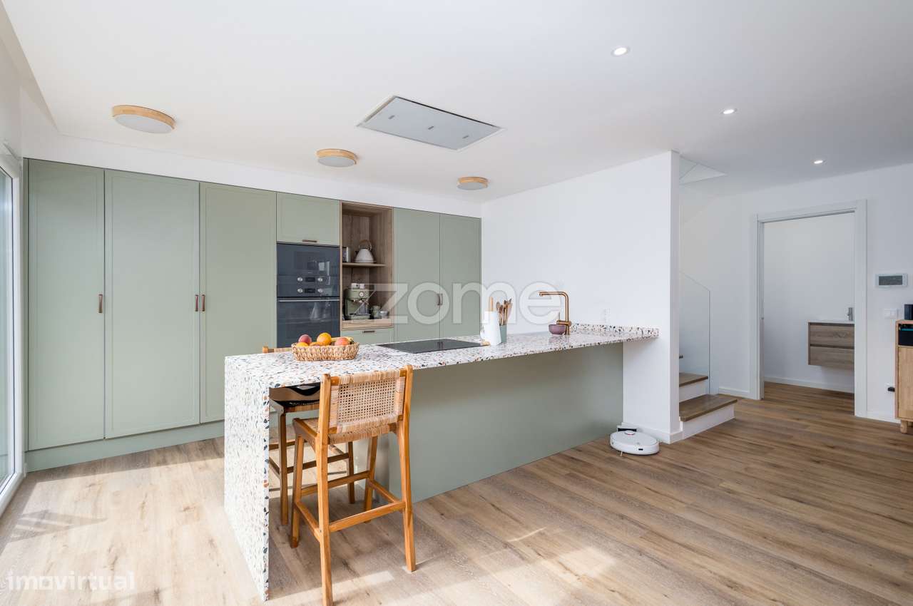 Moradia T3 com piscina na Sobreda-0