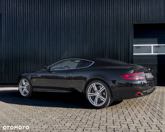 Aston Martin DB9 - 8