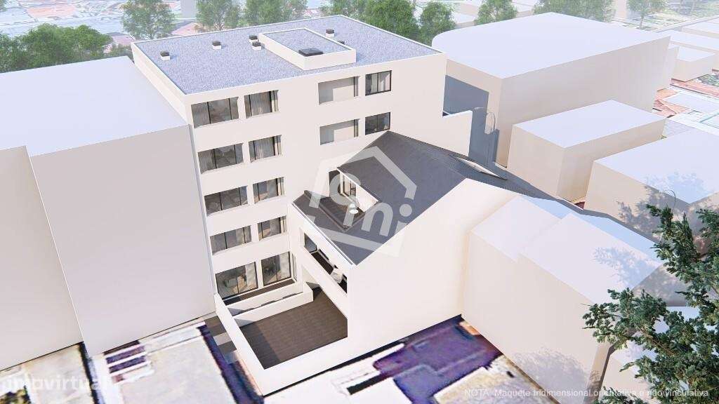 T2 Novo junto à principal estação de metro da Senhora da Hora com vara-17