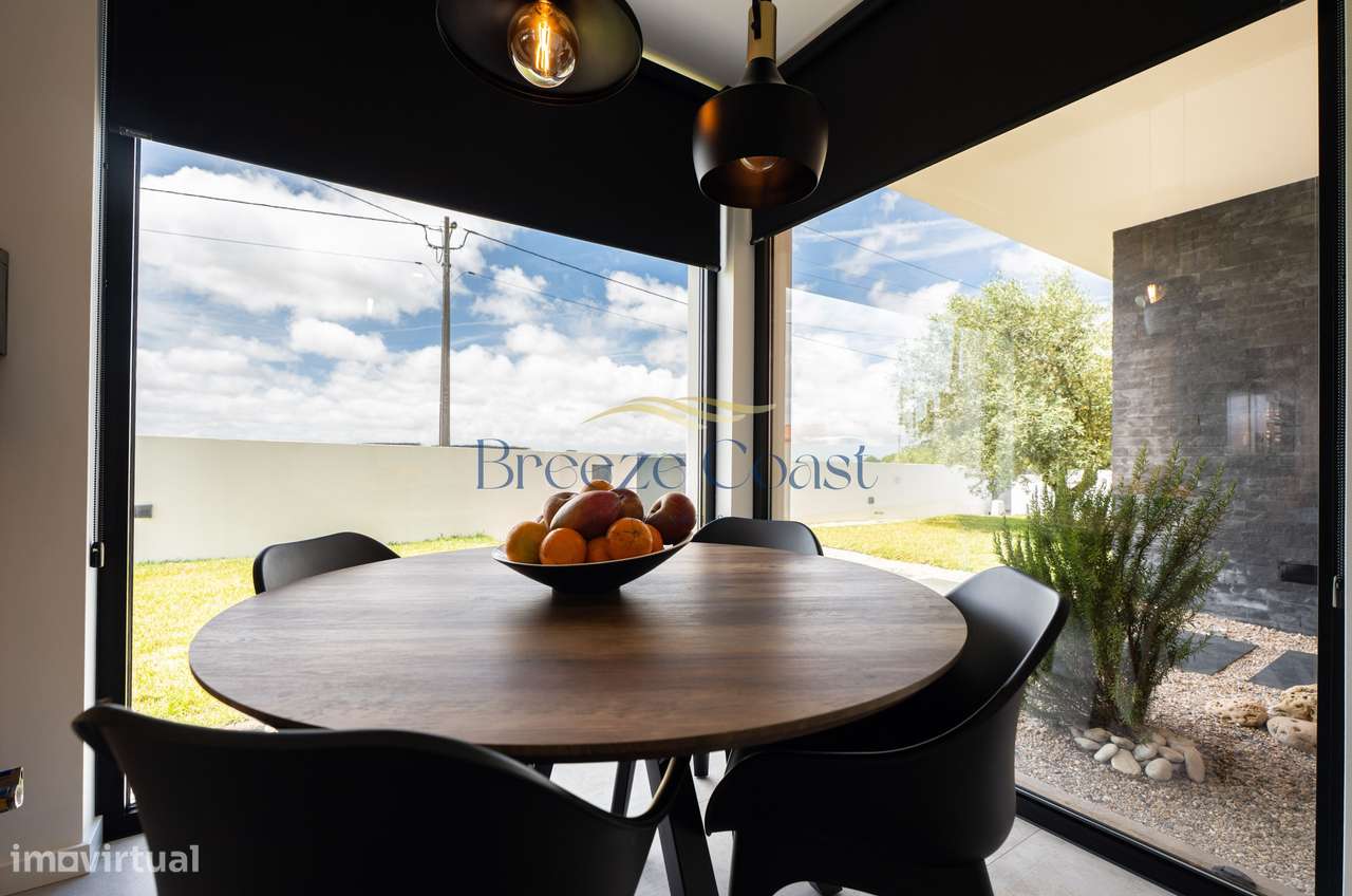 Moradia T4 de Arquitetura Distinta e Elegância Intemporal-11