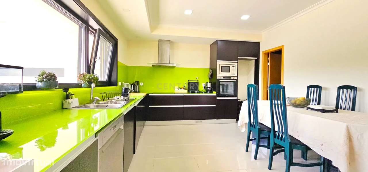 Moderna Moradia T4 com Piscina em Aldreu, Barcelos-14