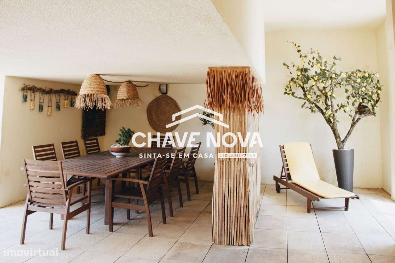 T5 triplex  3 frentes  piscina Garagem Junto colégio Luso Francês-9