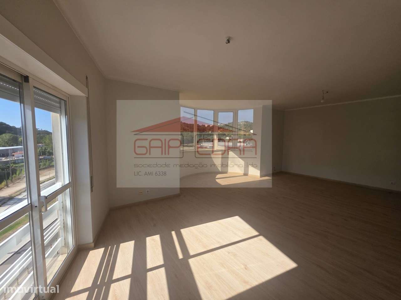 Apartamento T1 com 74 m2 totalmente restaurado Multiusos Alcobaça-7