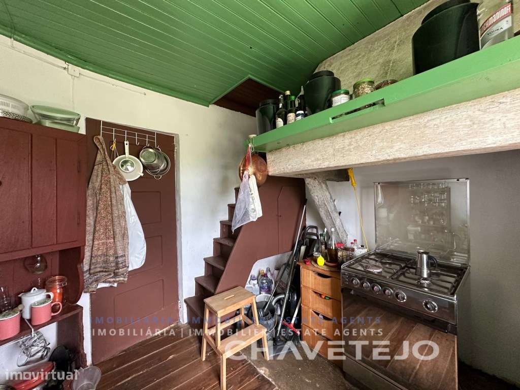 Quintinha com duas casas de campo e uma arrecadação a cerca de 4 km...-15