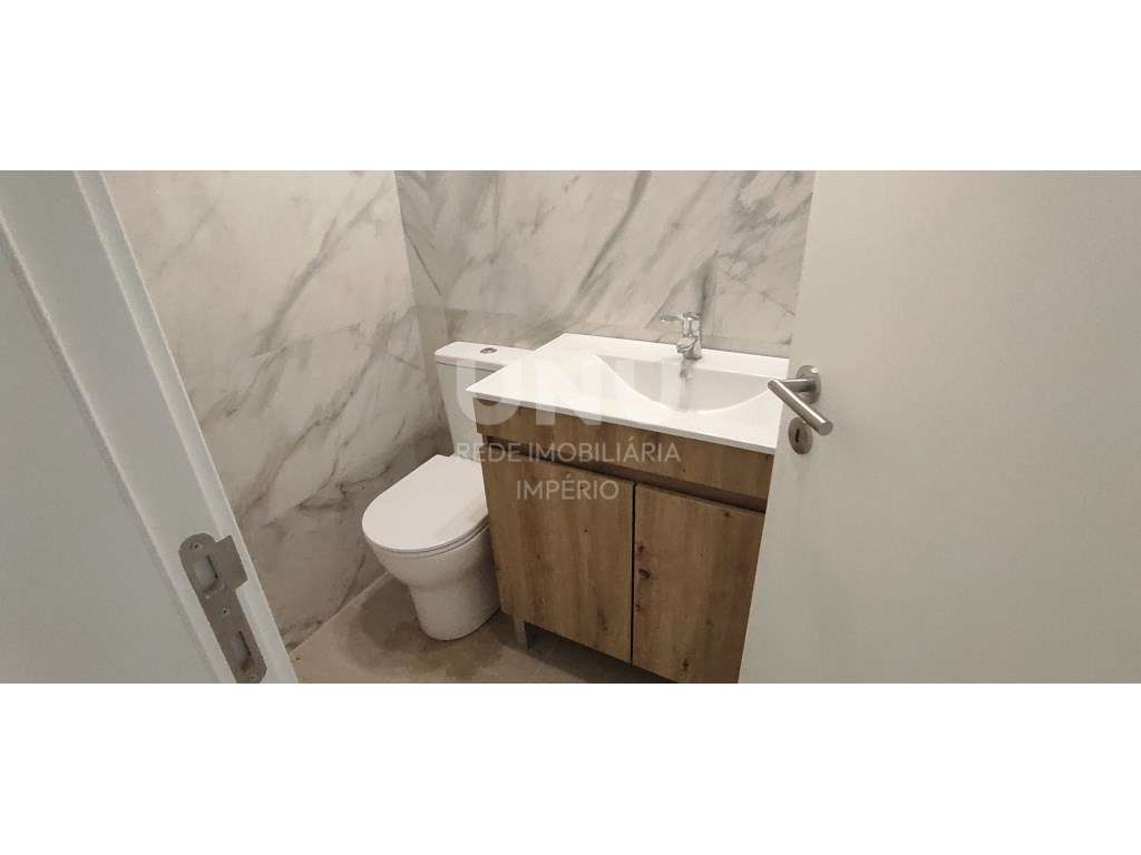MORADIA PREMIUM TRIPLEX 5 ASSOALHADAS em Fernão Ferro 3 WC-33