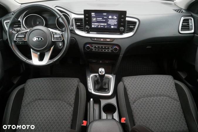 Kia Ceed - 8