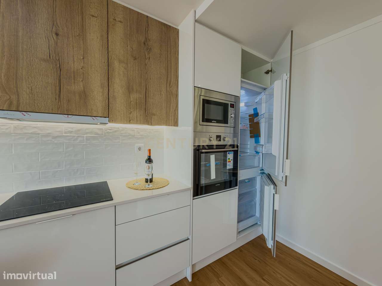 Apartamento 3 assoalhadas, remodelado com acabamentos de charme, situa-3