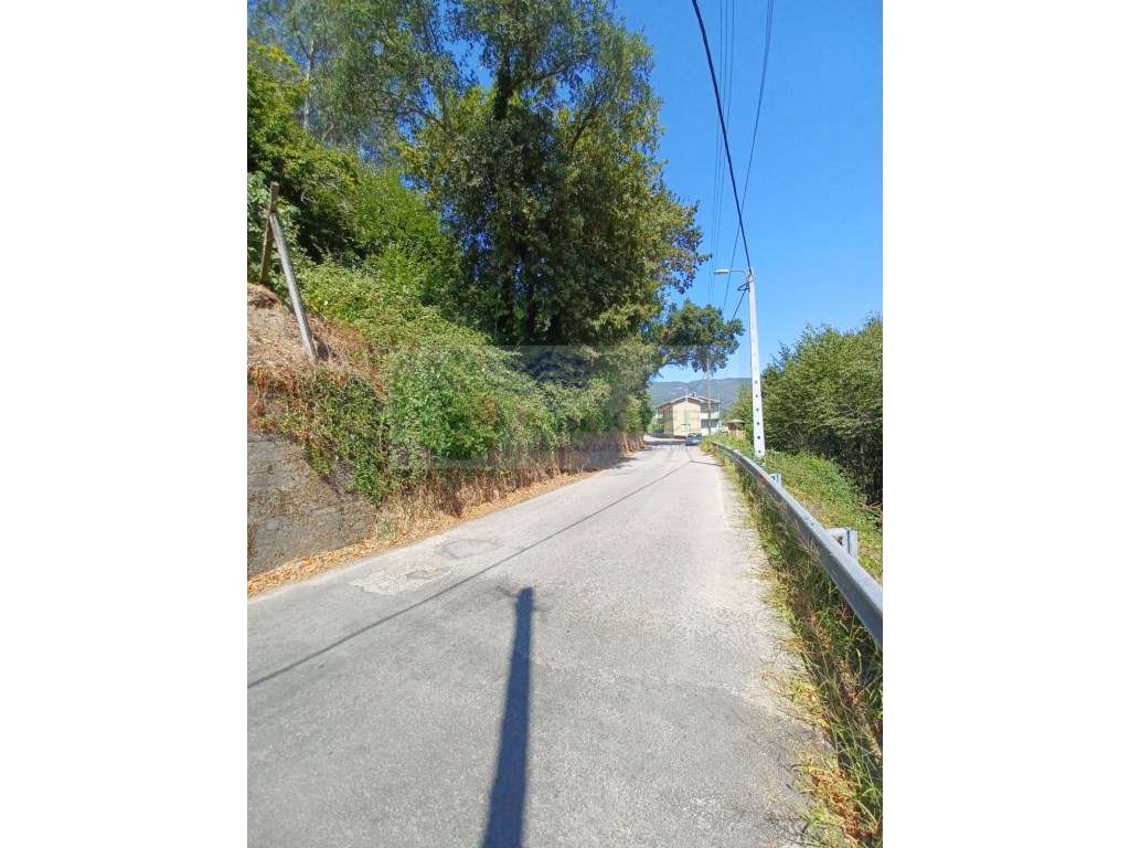 TERRENO URBANIZÁVEL EM ROCAS DO VOUGA COM 1.130m² - Grande imagem: 4/10