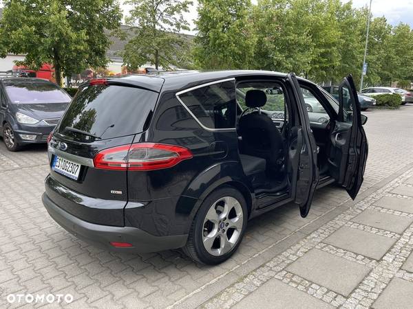 Ford S-Max - 17