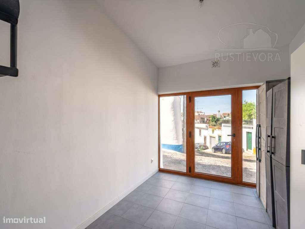 Entre o Castelo e a História | Moradia T2 com Jardim e Garagem no C...-23