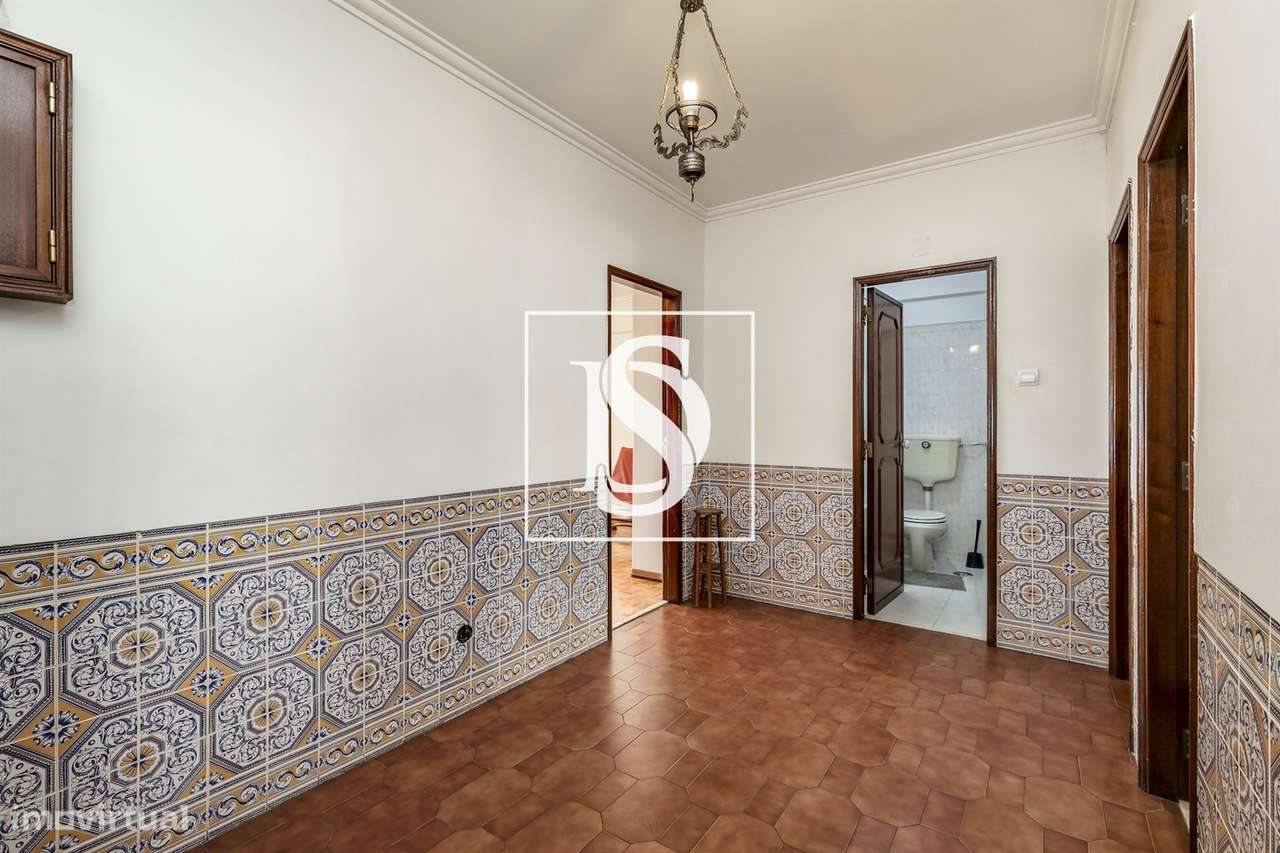 Apartamento T2  com orientação sul, arrecadação e excelente Localizaçã-2