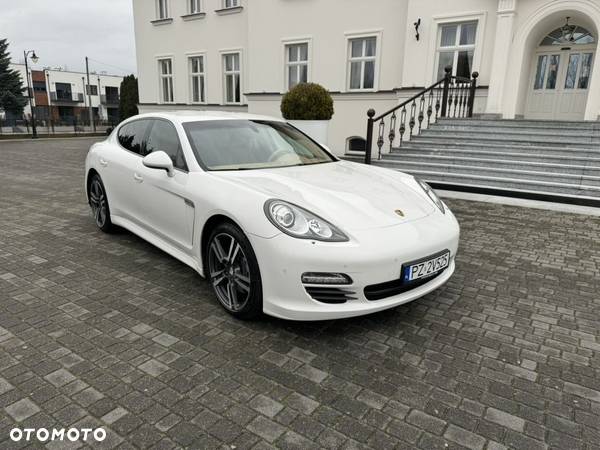 Porsche Panamera - 4