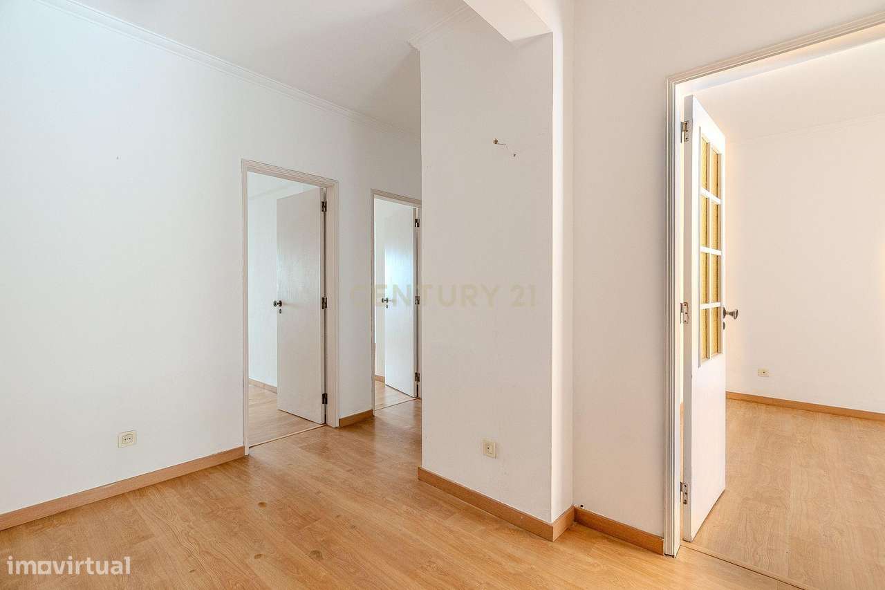 *Oportunidade: Apartamento T2 Remodelado na Baixa de Faro!*-6