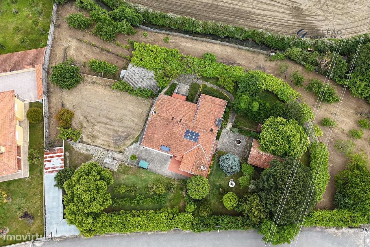 Quinta T4 com 3.670 m² de Terreno em Bitarães, Paredes-4