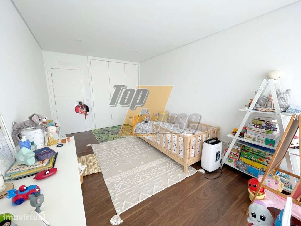 Moradia Isolada T4+1 com piscina-23