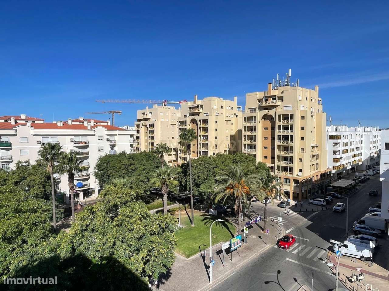 Exclusivo Apartamento T2 - Quarteira - Lugar de Garagem - Varandas - P-9