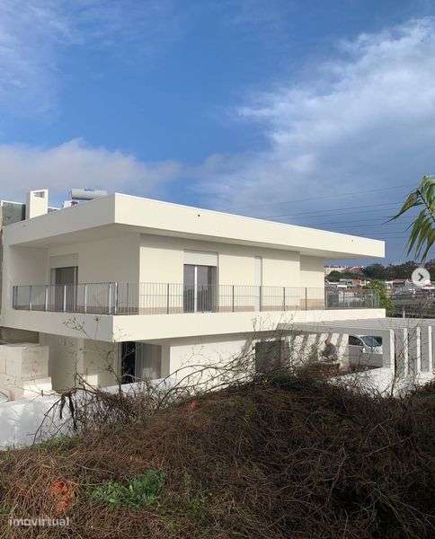 À venda de Moradia geminada em rua Norberto Lopes, 179 - Grande imagem: 5/12