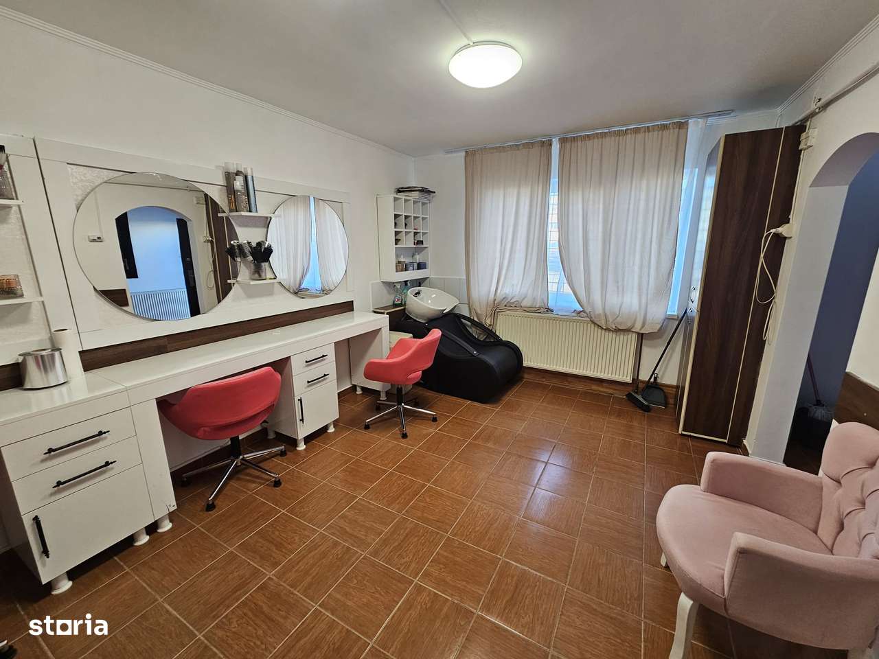 Salon de înfrumusețare de închiriat în Curtea de Argeș. - Imagine principală: 2/8