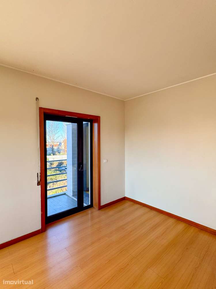 T1 ao lado Hospital S. João, c/ lugar de garagem e arrecadação fechada - Grande imagem: 3/23