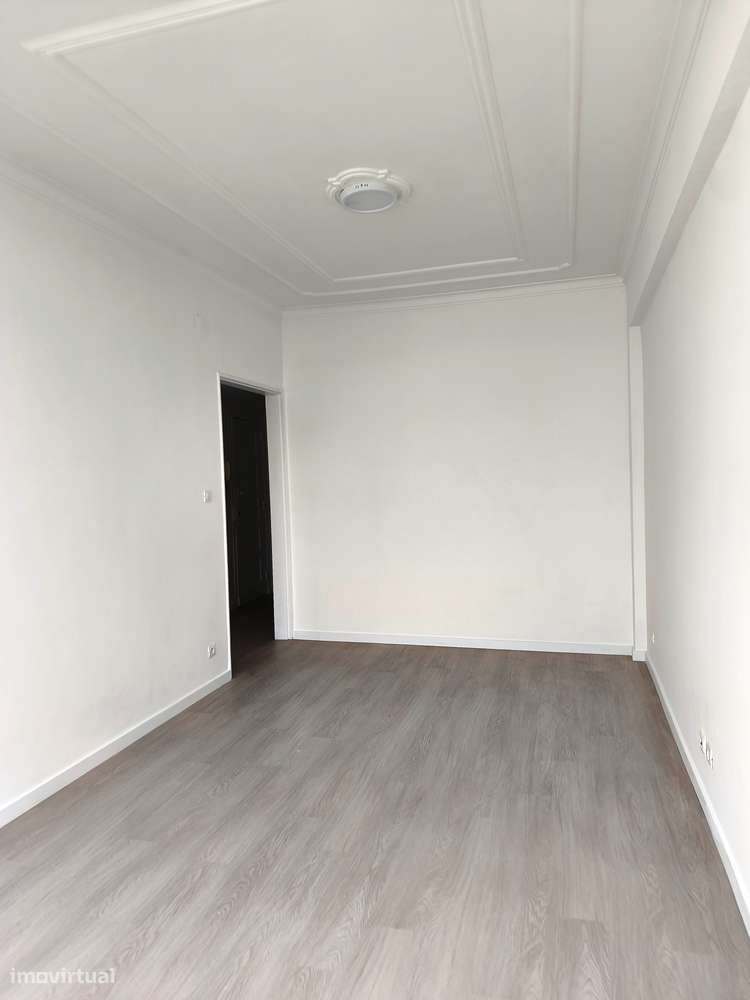 T2 Centro Queijas, Totalmente Remodelado, Junto aos CTT e P. Doce-13