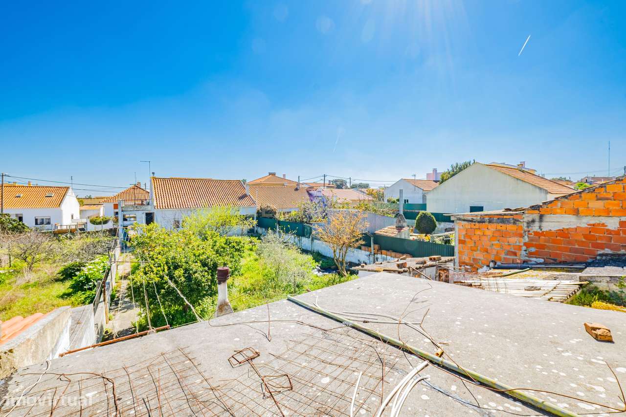 Moradia T3 com Quintal Amplo, Garagem e Anexo – Zona Tranquila da Moit-43