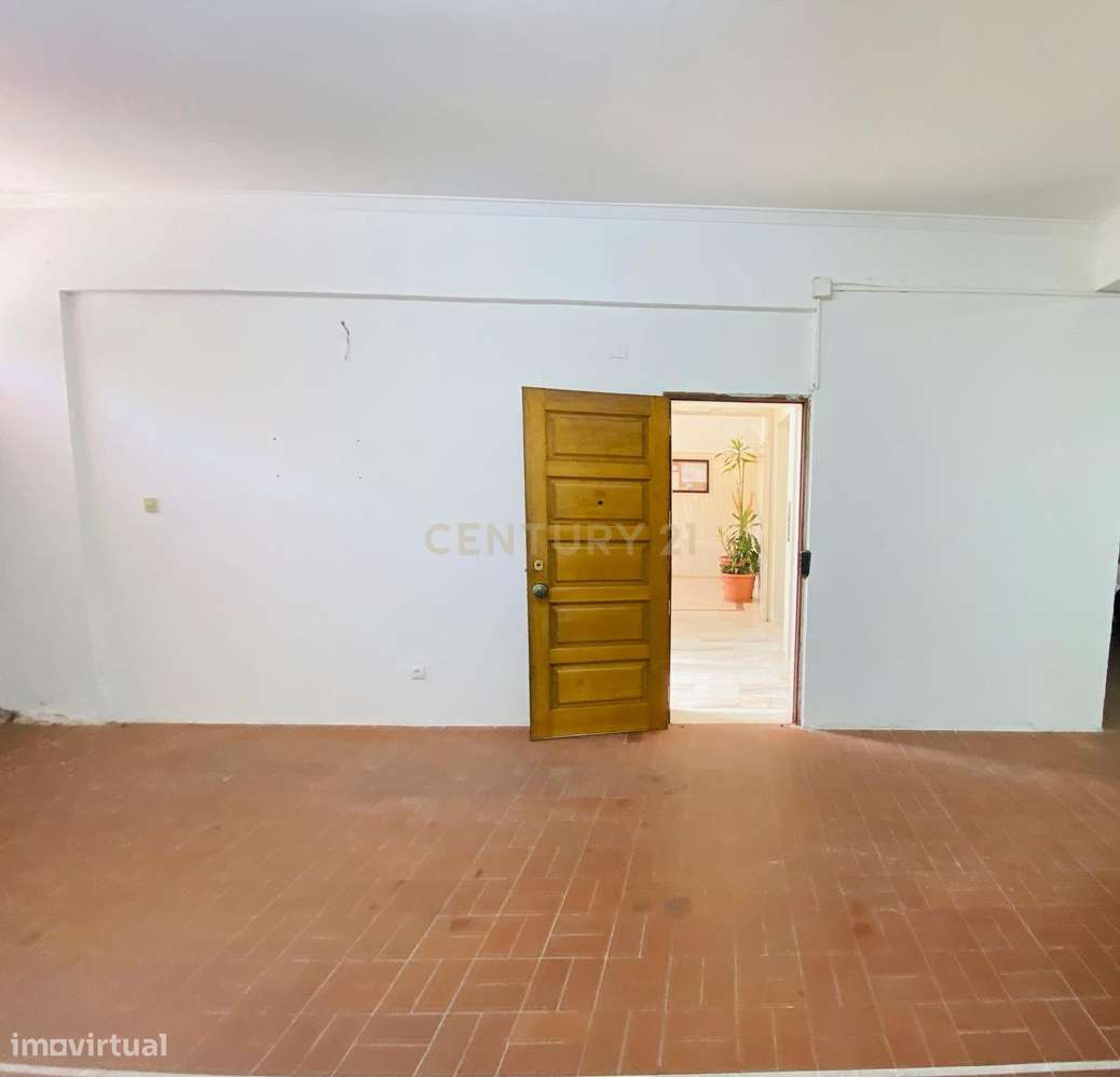 Almada - Garagem ampla em excelente zona - Grande imagem: 5/17