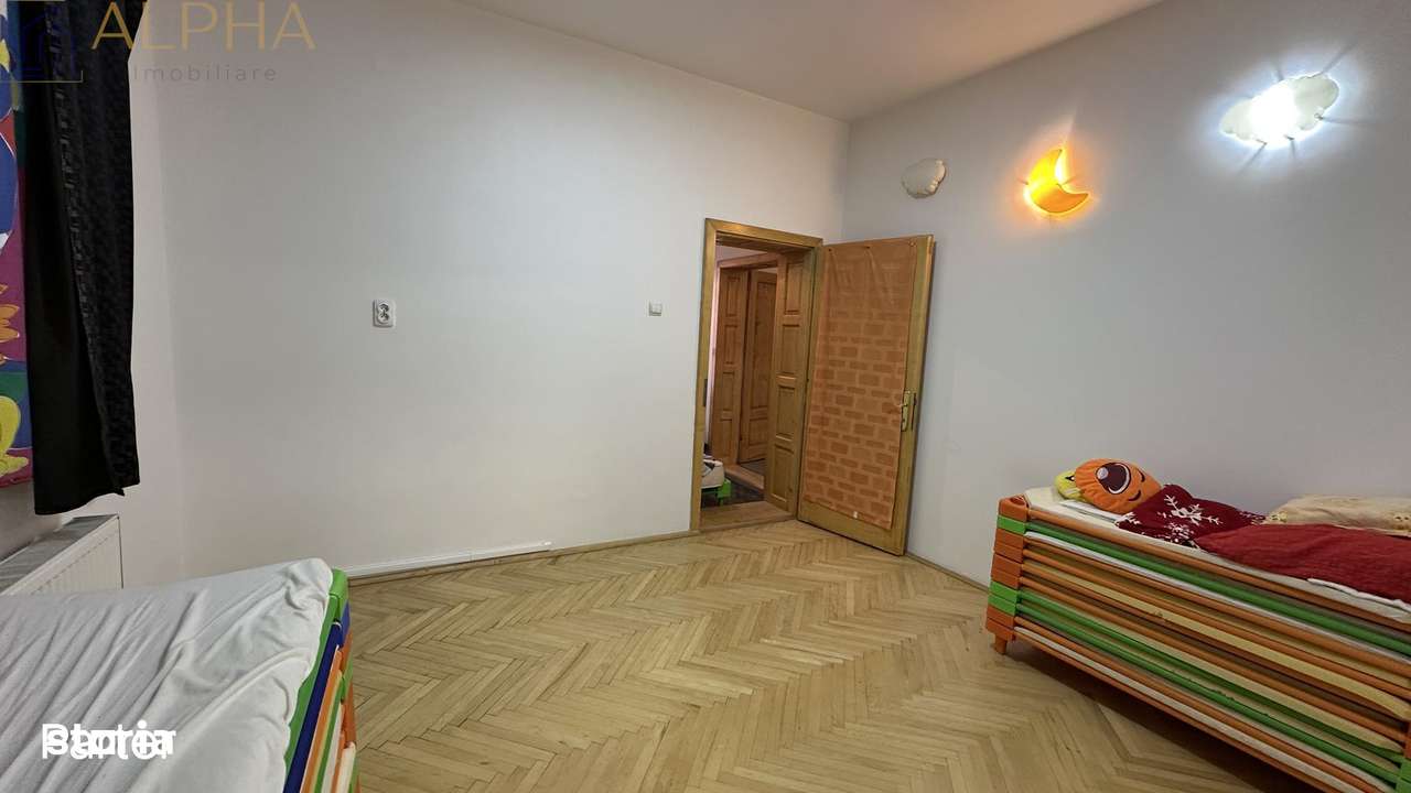 Vila Impunatoare cu 13 Camere – Ideala pentru Clinica, After-School sa-11