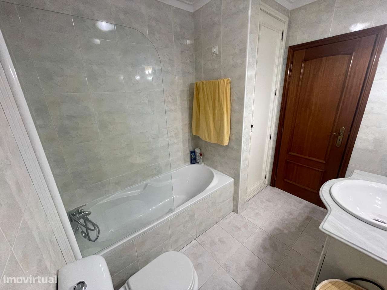 Apartamento T3 com boas áreas-9