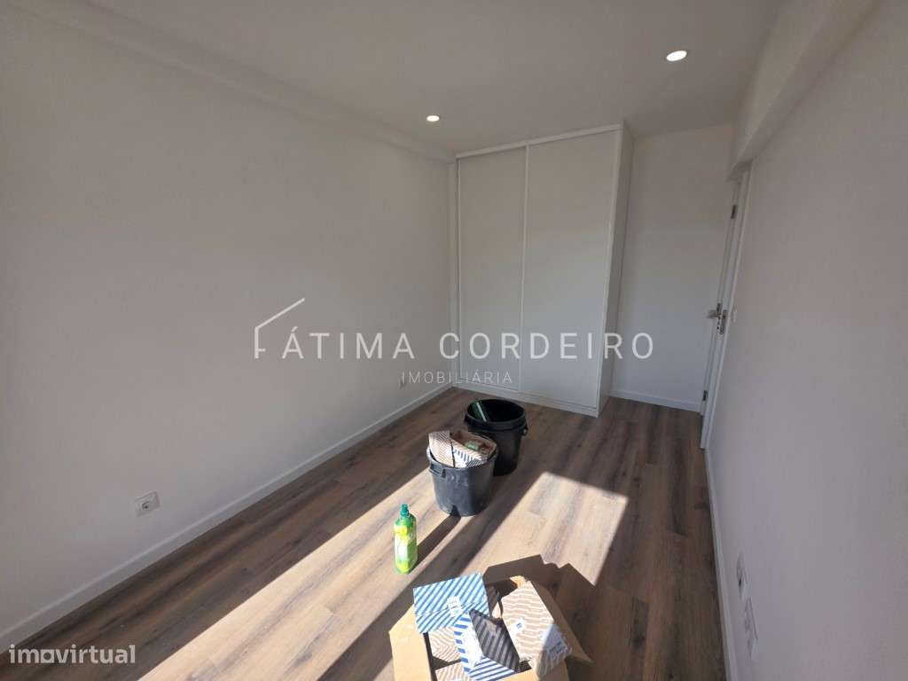 Excelente Apartamento T3 Remodelado em Almada-16