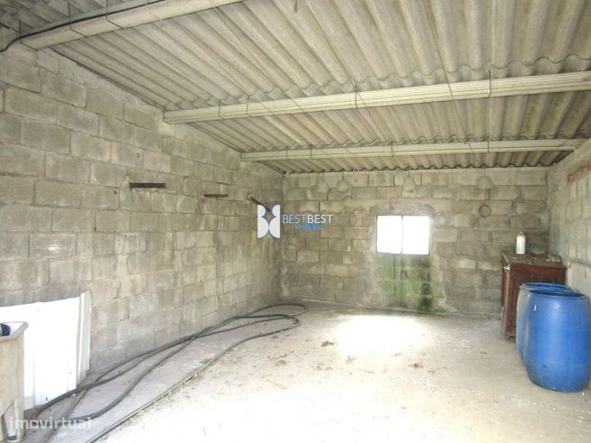 DUAS MORADIAS PARA RESTAURO,MAIS  TERRENO ( 3 ART.MATRICIAIS ),JUNTO C-37