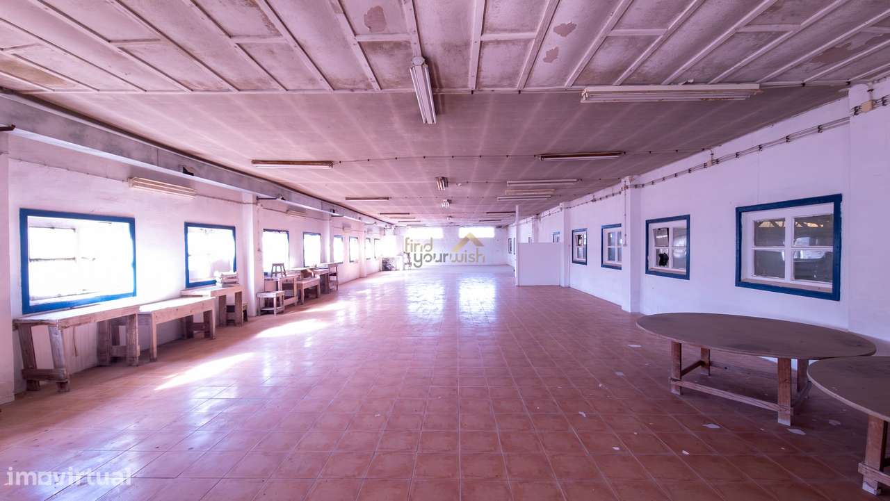 Armazém de cerâmica localizada no centro de Vestiaria.-35