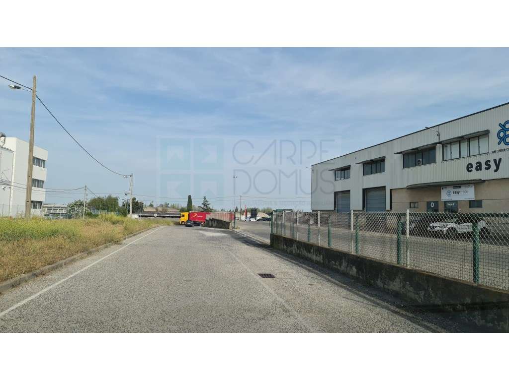 Amplo Armazém com escritórios na Nacional 10, Alverca do Ribatejo-39