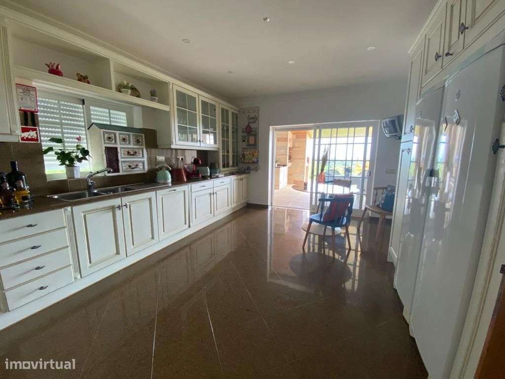 Magnífica Quinta V8 com piscina e deslumbrante vista mar. Localizada-31