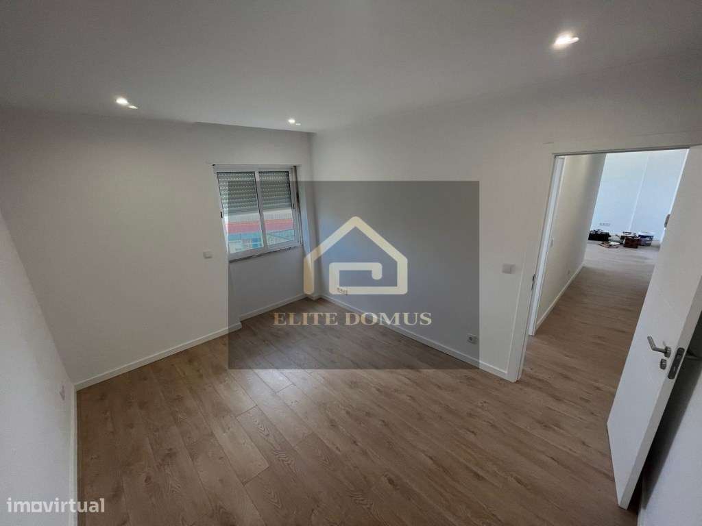 T2 Totalmente Remodelado - Parede, Cascais!-8